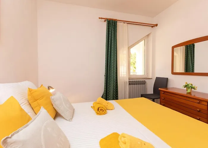 アパート House *