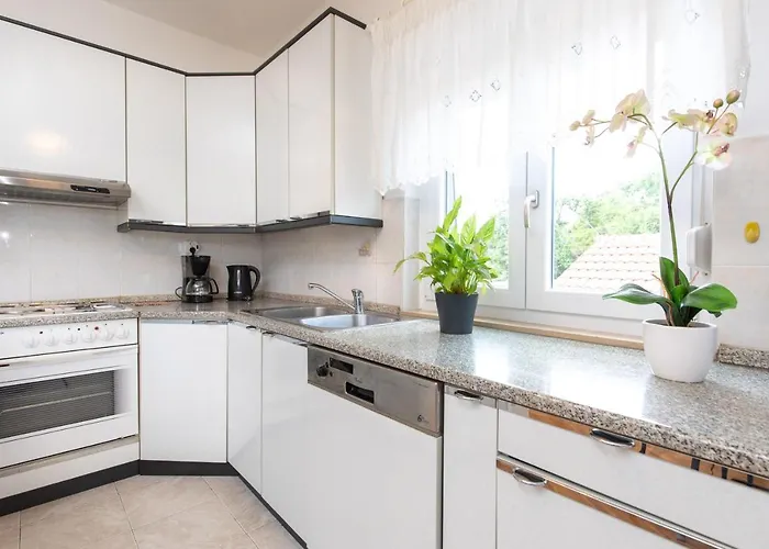 アパート House *