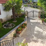 House Risika